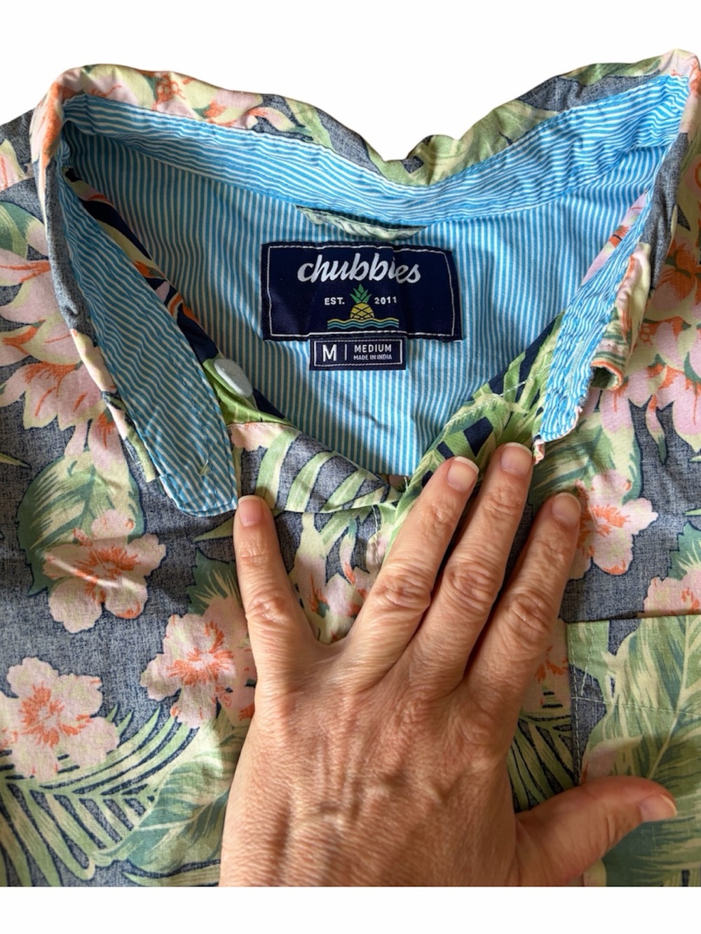 Chubbie’s Friday Shirt - Picture 5 of 7